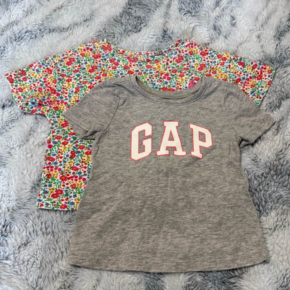Baby Gap set of 2 tshirts